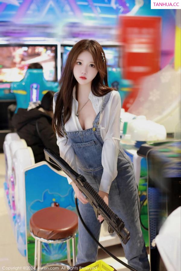   [XiuRen]高清写真图 2024.02.07 No.8087 小薯条nienie 美腿性感第31张图片